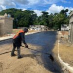 La Junta Distrital de Canca la Piedra Impulsa el Desarrollo con Imprimación de Calles en el Parque Cementerio Los Pinos