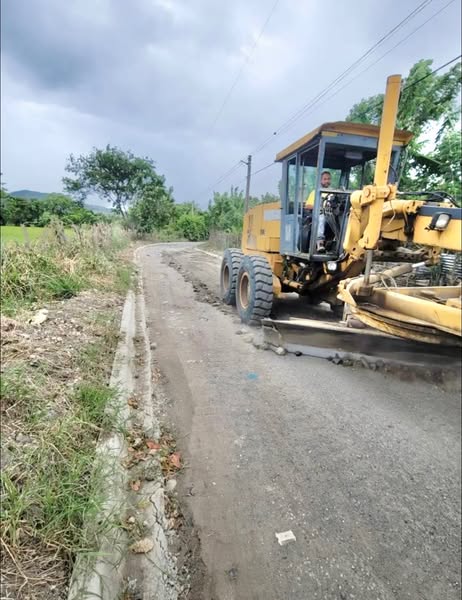 Continúan los trabajos de acondicionamiento vial en Canca la Piedra