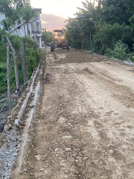 Junta Distrital de Canca la Piedra realiza acondicionamiento de calle en Canca La Hoya previo al asfaltado