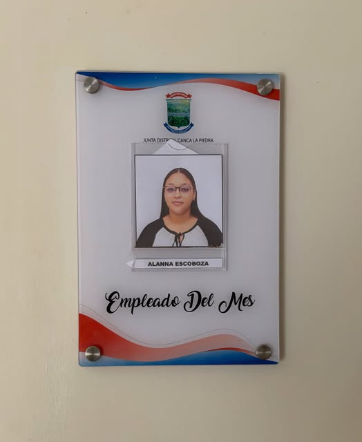Junta Distrital reconoce la destacada labor de la colaboradora Alanna Escoboza
