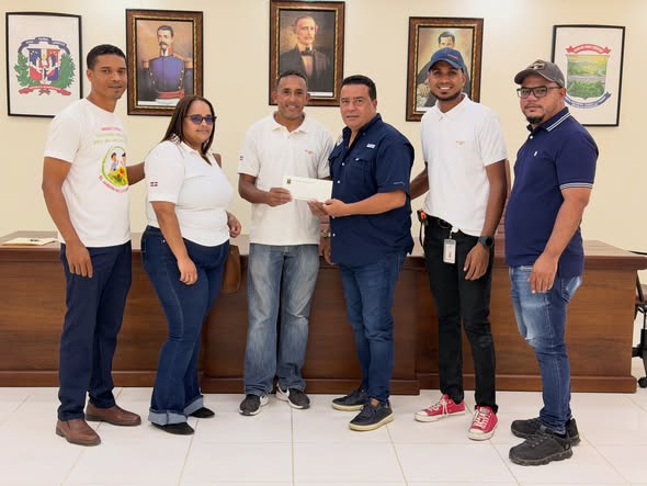 Junta Distrital de Canca la Piedra reafirma su apoyo al deporte respaldando al equipo Team Mobel
